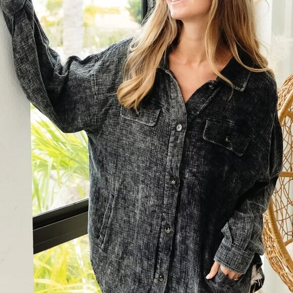 ✨NWT BiBi‎ Vintage Washed Wrinkle Gauze Shacket - Picture 3 of 16